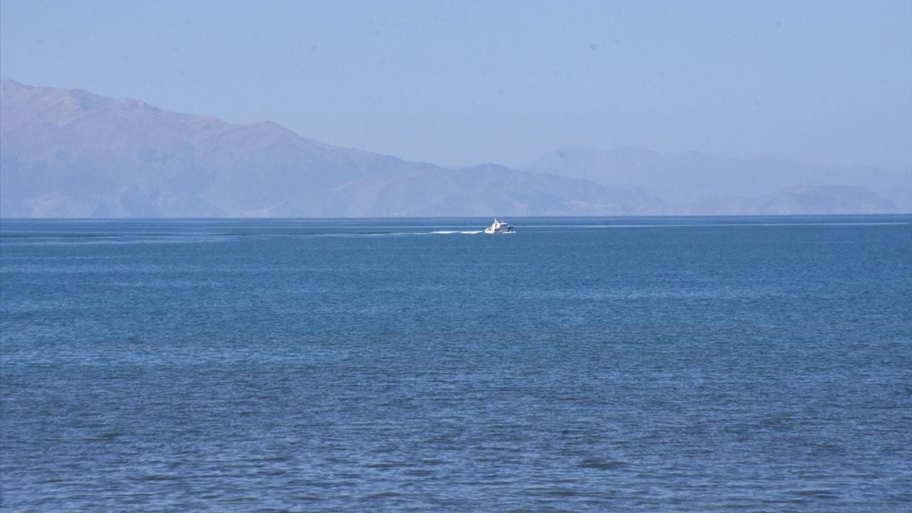 Van'da Kaybolan Öğrenci Rojin Kabaiş İçin Arama Çalışmaları Devam Ediyor