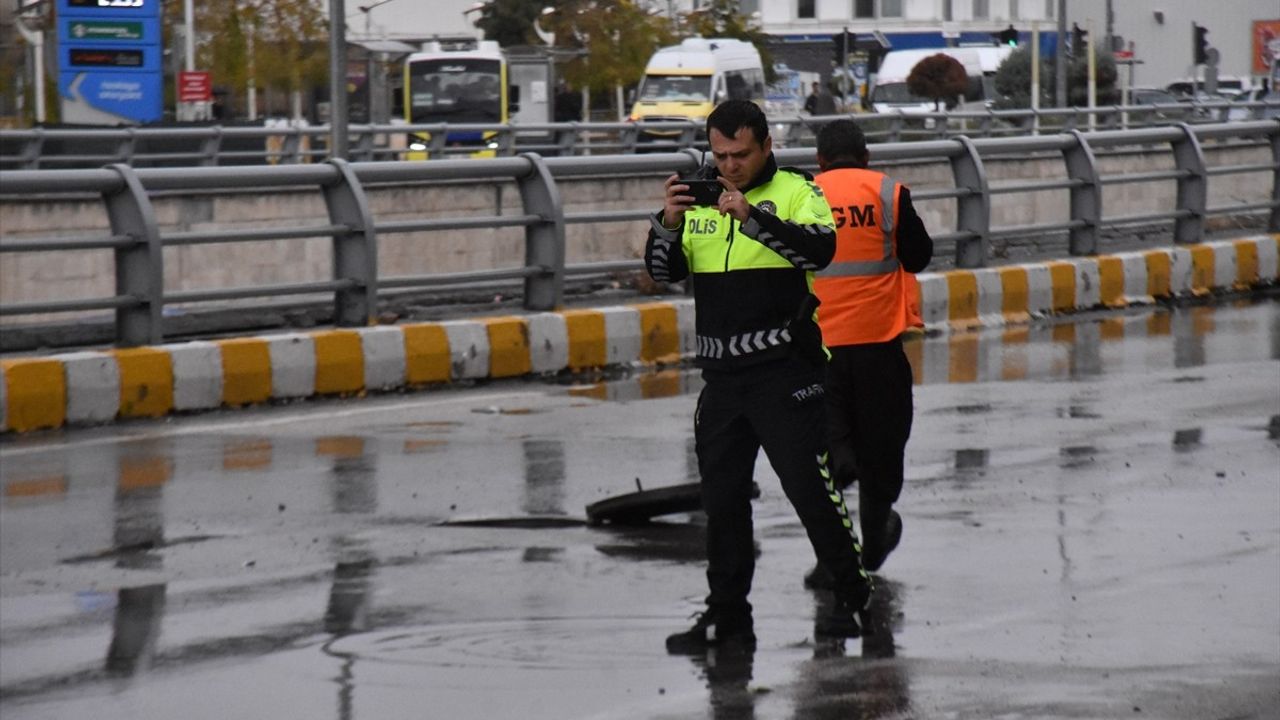 Van'da Sağanak Yağış Hayatı Olumsuz Etkiledi