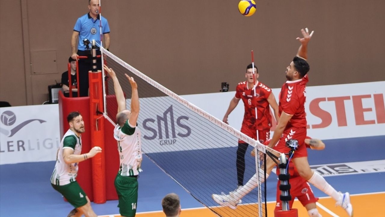 Voleybol: Spor Toto, Akkuş Belediyespor'u Dominasyona Uğrattı