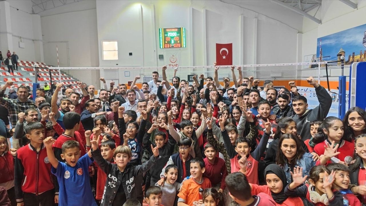 Voleybolda TÜRŞAD Rakibini Mağlup Etti