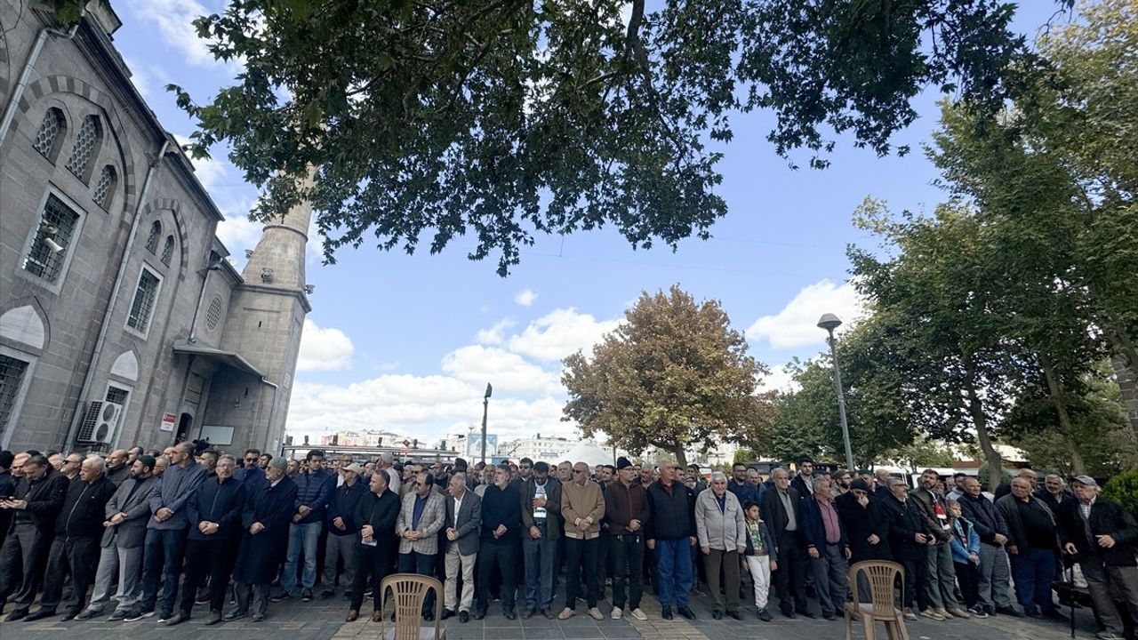 Yahya Sinvar İçin Kayseri'de Gıyabi Cenaze Namazı Düzenlendi