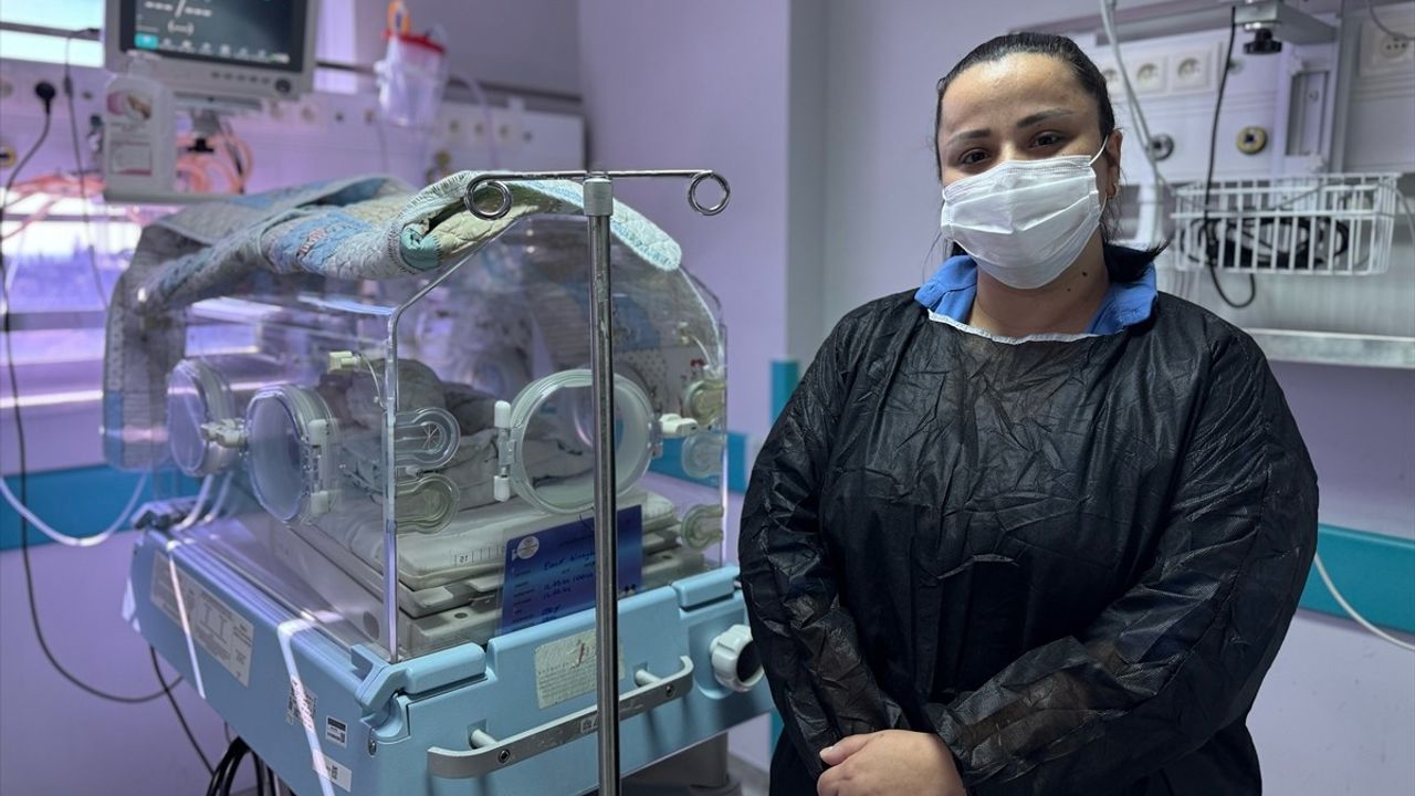 Yenidoğan Yoğun Bakım Ünitesinde Hayata Tutunan Miniklerin Hikayesi