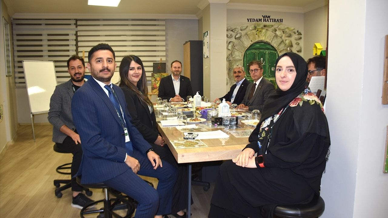 Yeşilay Genel Başkanı Dinç Van'da Bağımlılıkla Mücadele Vurgusu Yaptı