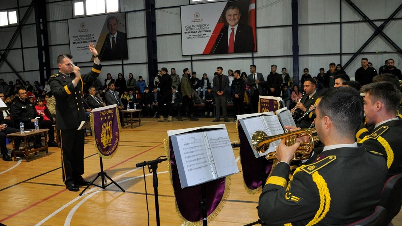 2. Ordu Komutanlığı Bandosu Çukurca'da Konser Verdi