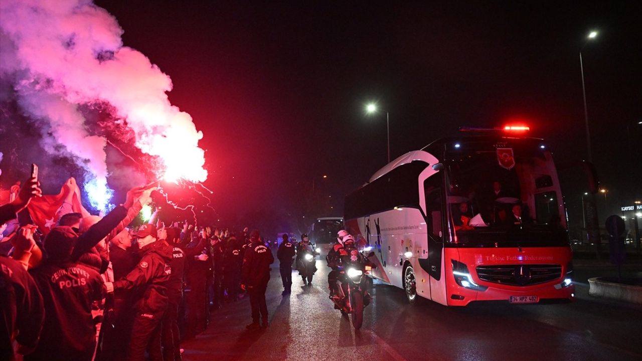 A Milli Futbol Takımı Kayseri'ye Ulaştı