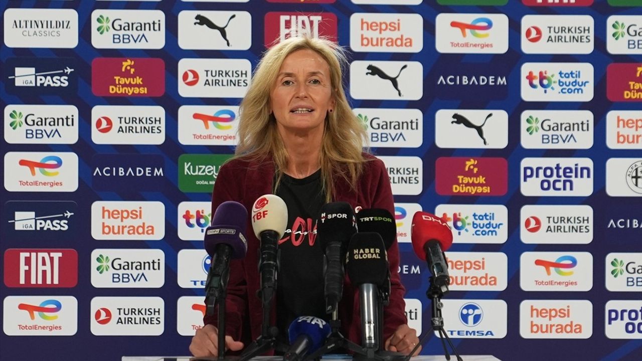 A Milli Kadın Basketbol Takımı'nda Romanya maçı öncesi medya günü