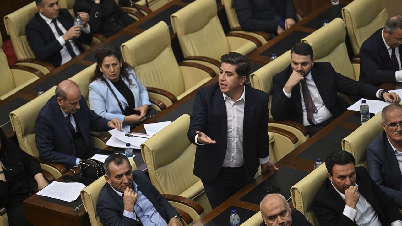 ABB Meclisi'nde Konser Tartışması Alevlendi