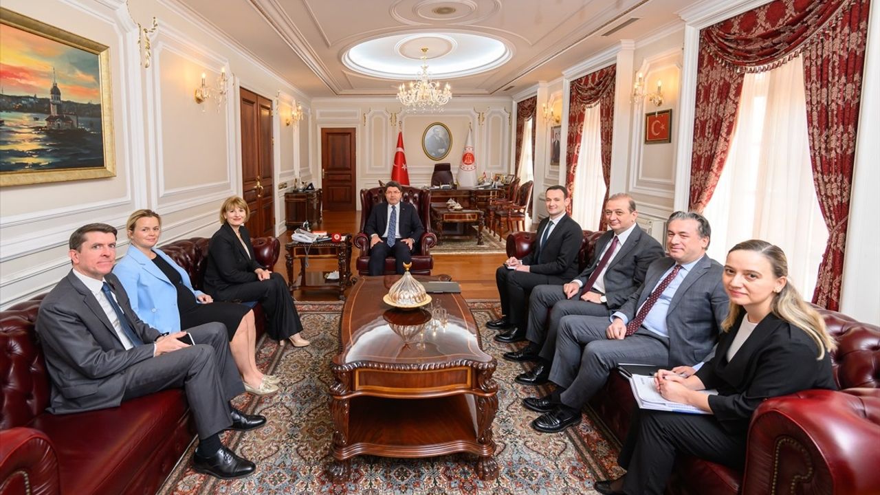 Adalet Bakanı Tunç, Birleşik Krallık Büyükelçisi Morris ile Terörle Mücadelede İşbirliğini Görüştü