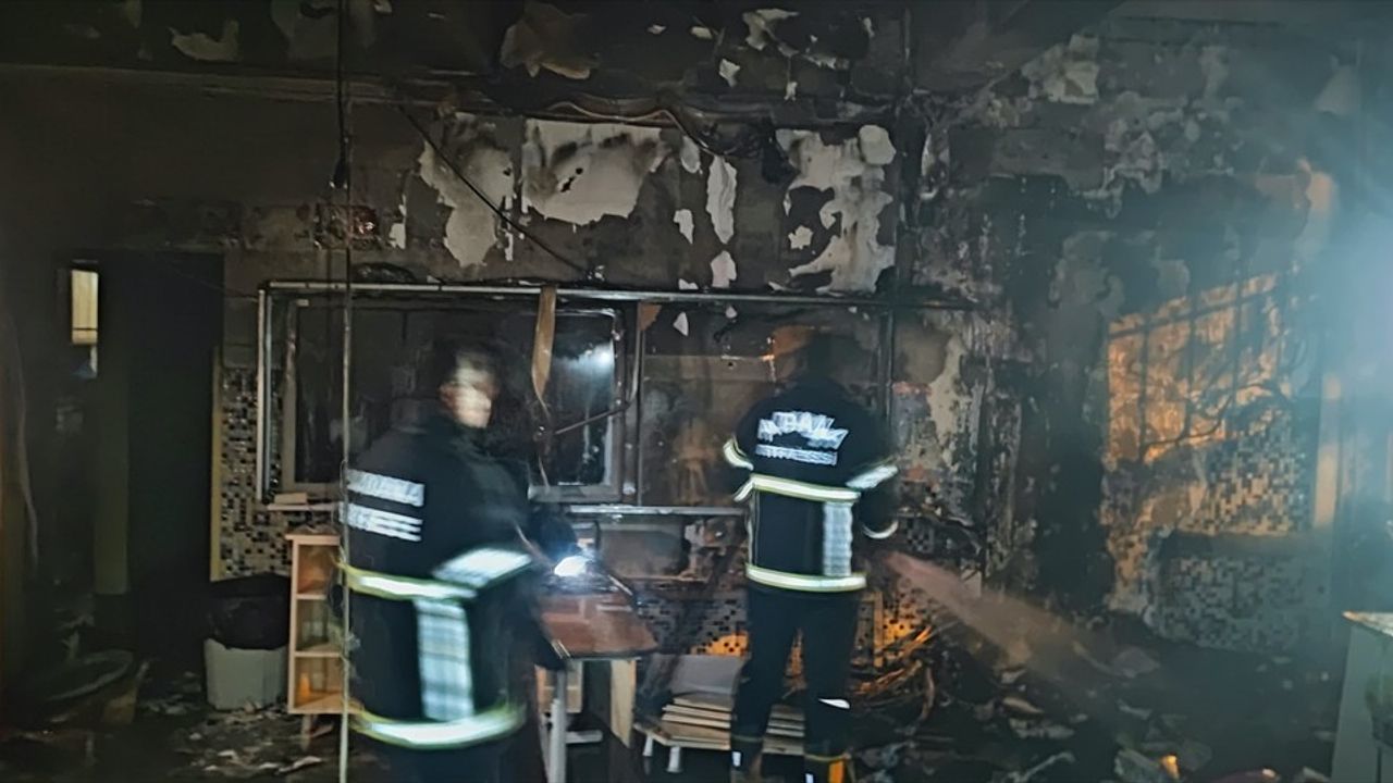 Adana'da Düğün Havai Fişeği Okula Yangın Çıkardı