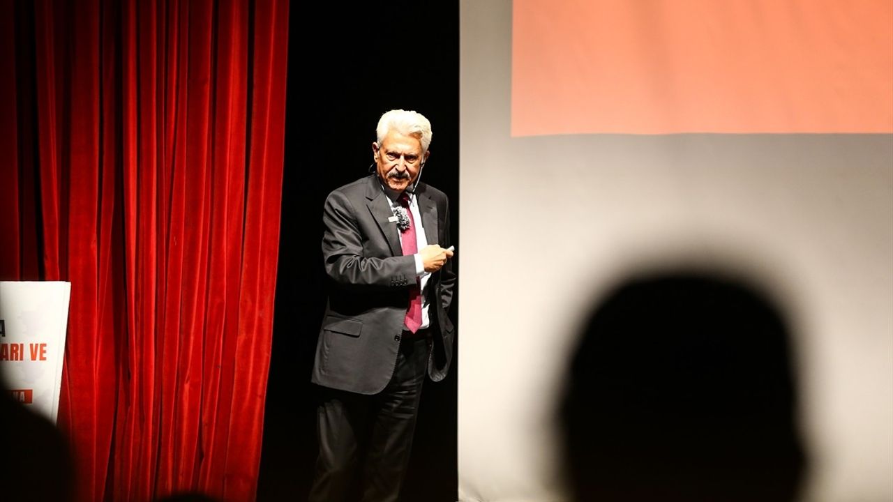 Adana'da Fay Hatları ve Deprem Paneli Düzenlendi