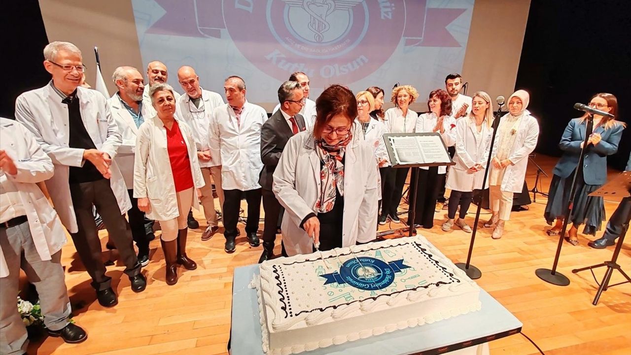 Ağız ve Diş Muayeneleri Düzenli Olarak Yapılmalı