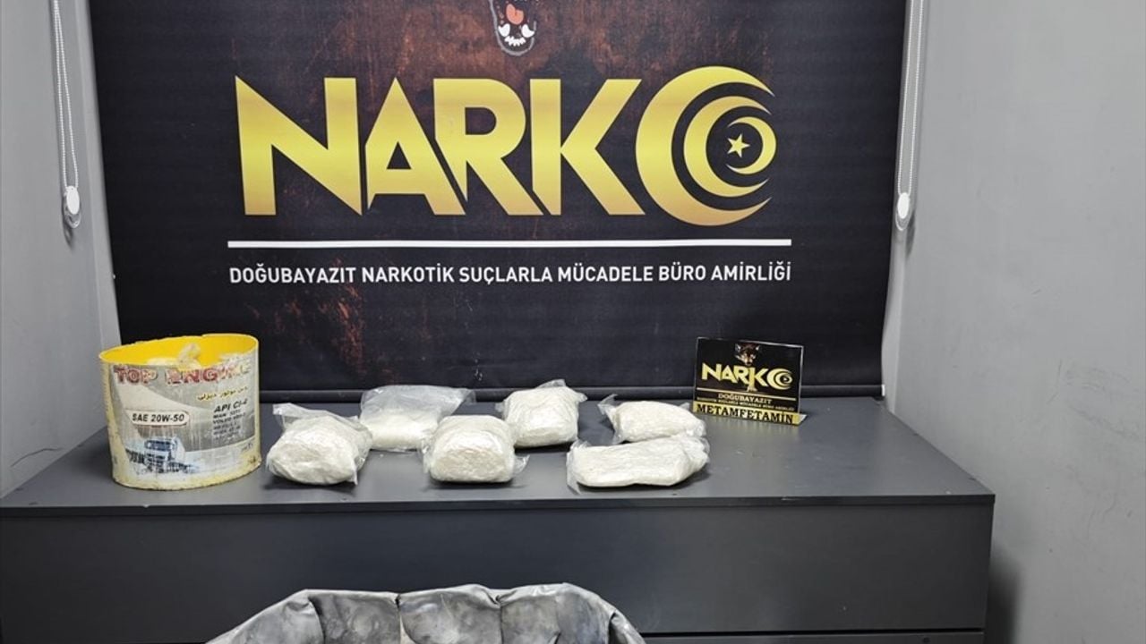 Ağrı'da Tırın Su Tankında 7 Kilo 124 Gram Uyuşturucu Ele Geçirildi