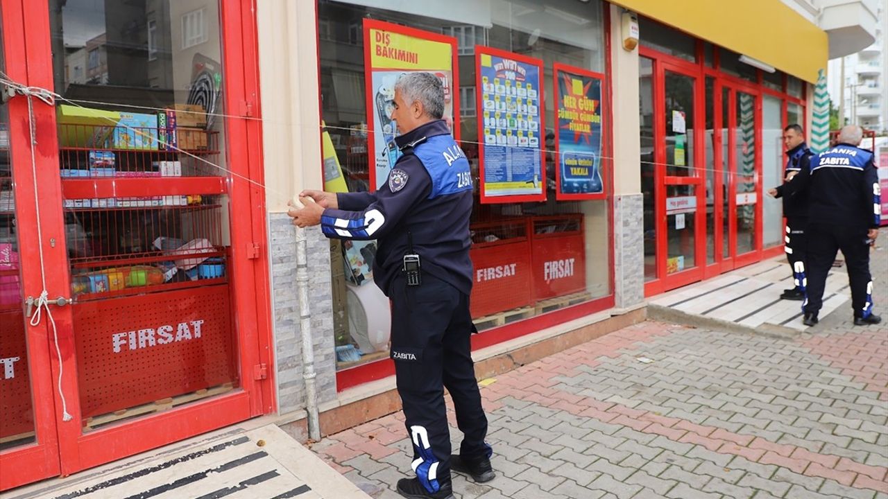 Alanya'da Son Kullanma Tarihi Geçen Gıdalarla İlgili Zincir Market Şubesi Mühürlendi