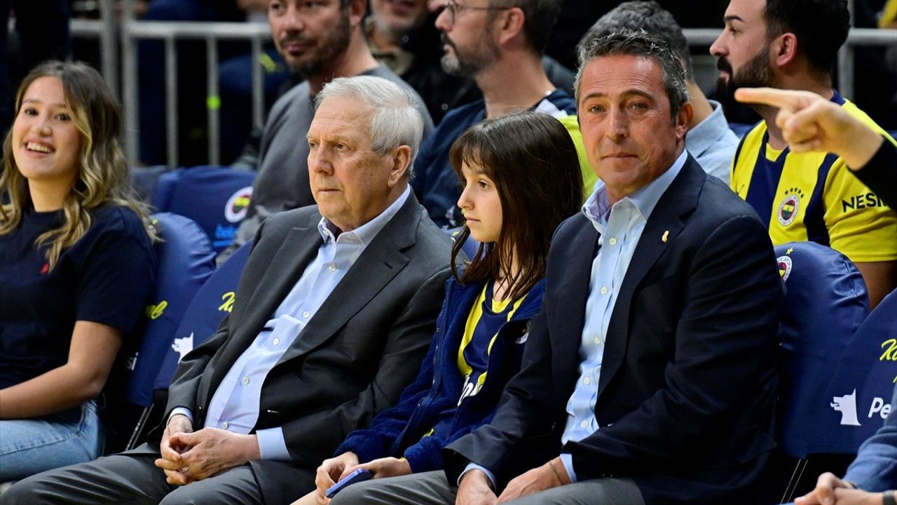 Ali Koç ve Aziz Yıldırım, Fenerbahçe Beko'nun Maçında Bir Araya Geldi