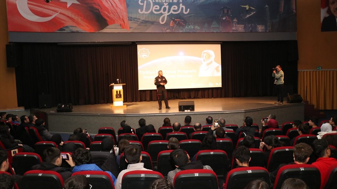 Alper Gezeravcı, Türkiye'nin İlk Astronotu, Erzurum'da 208. Programını Gerçekleştirdi
