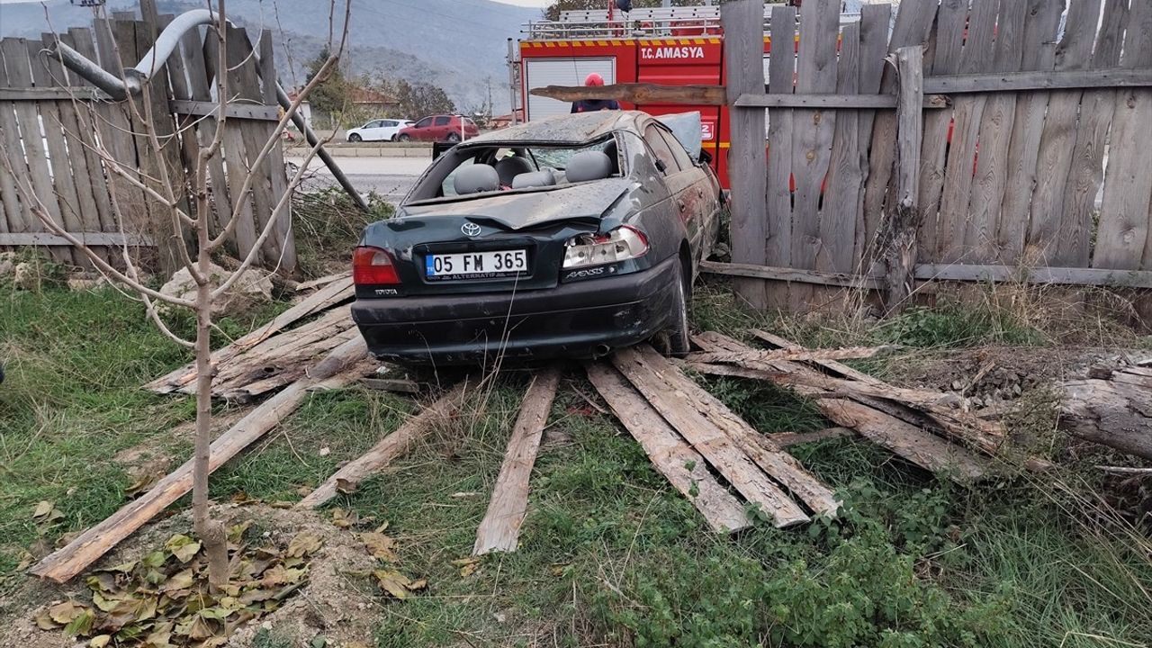 Amasya'da Devrilen Otomobilde 4 Kişi Yaralandı