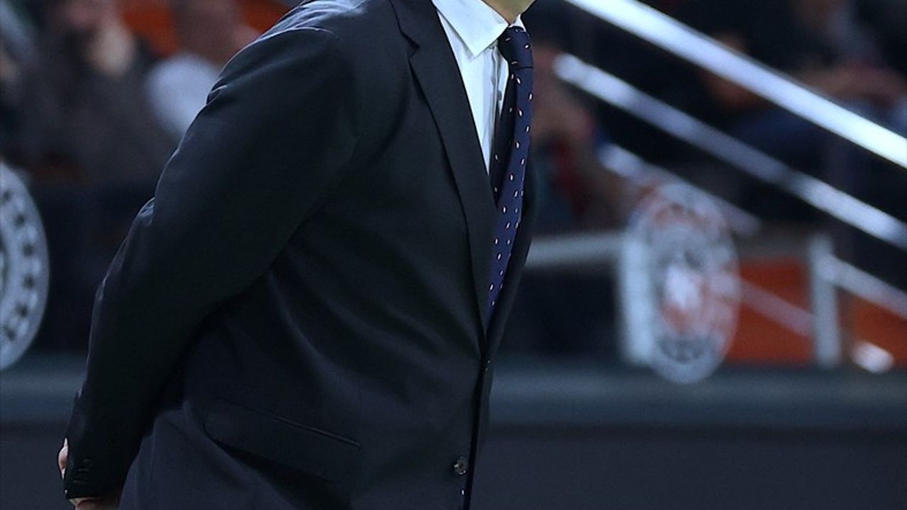 Anadolu Efes, Mersin Spor'u Deplasmanda Mağlup Etti