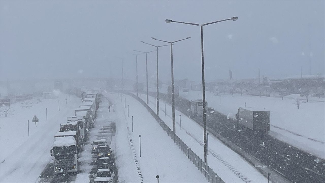 Anadolu Otoyolu Bolu Kesimi Ankara Yönü Ulaşıma Kapandı