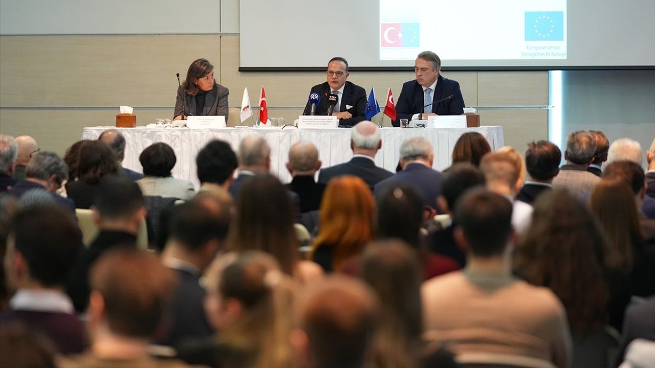 Ankara'da AB-Türkiye İlişkileri Üzerine Panel Düzenlendi