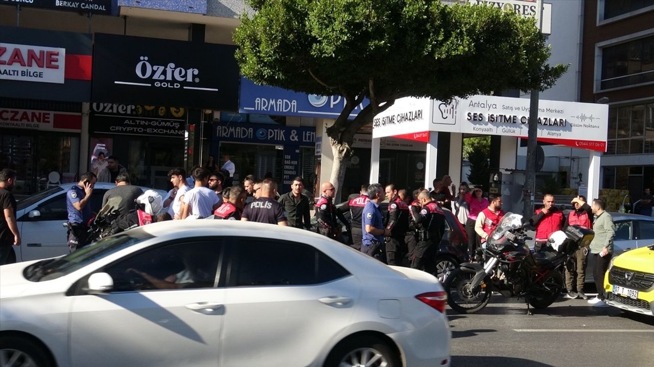 Antalya'da Kavga Aten Vahim Olay: Bir Kişi Vuruldu, İki Polis Yaralandı
