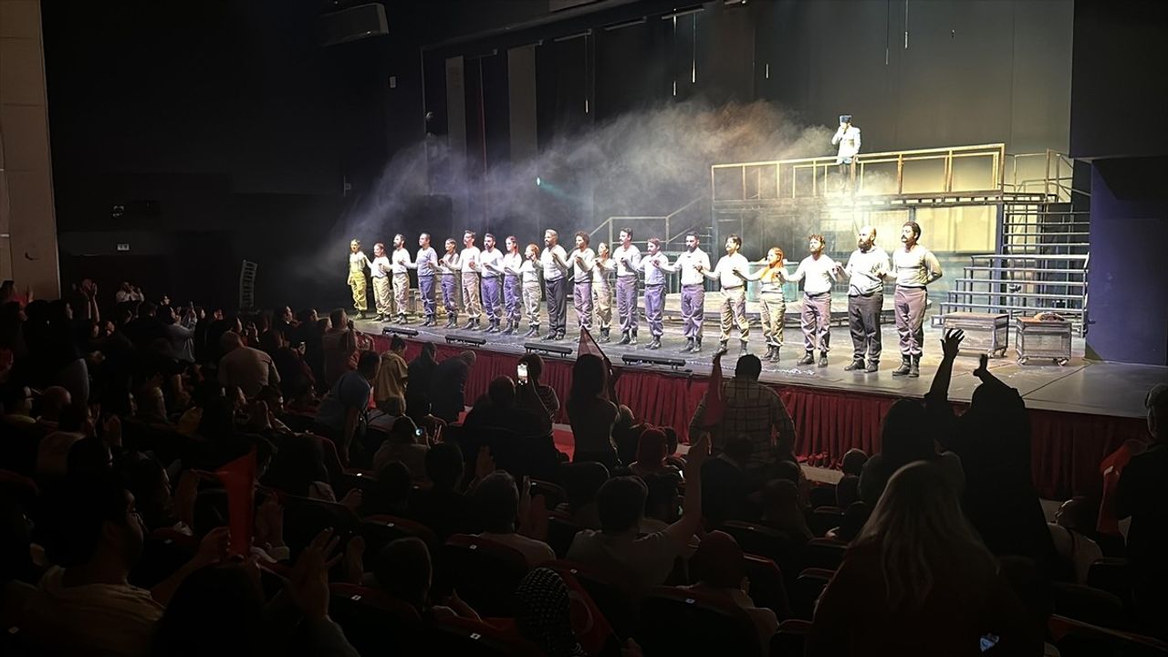 Antalya'da 'Yüzyıllık Destan: Ateş' Tiyatro Oyunu Sahnelendi