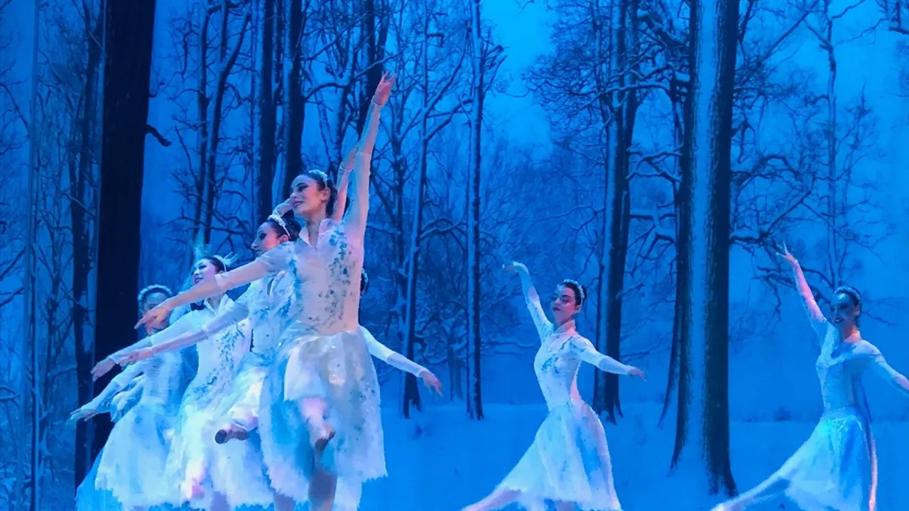 Antalya Devlet Opera ve Balesi 'Fındıkkıran' Balesini Sahneledi