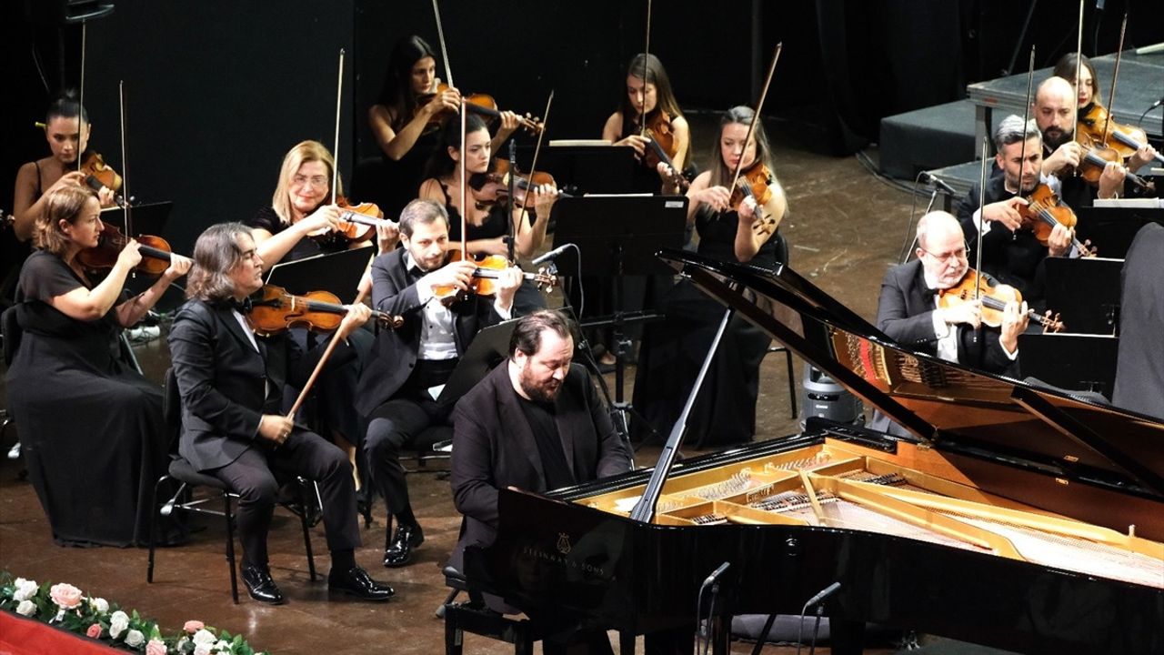 Antalya Devlet Senfoni Orkestrası 25. Yılını Kutladı