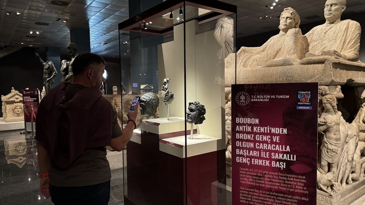 Antalya Kültür Yolu Festivali'nde 'Kaçış Yok' Sergisi Ziyaretçileri Ağırlıyor