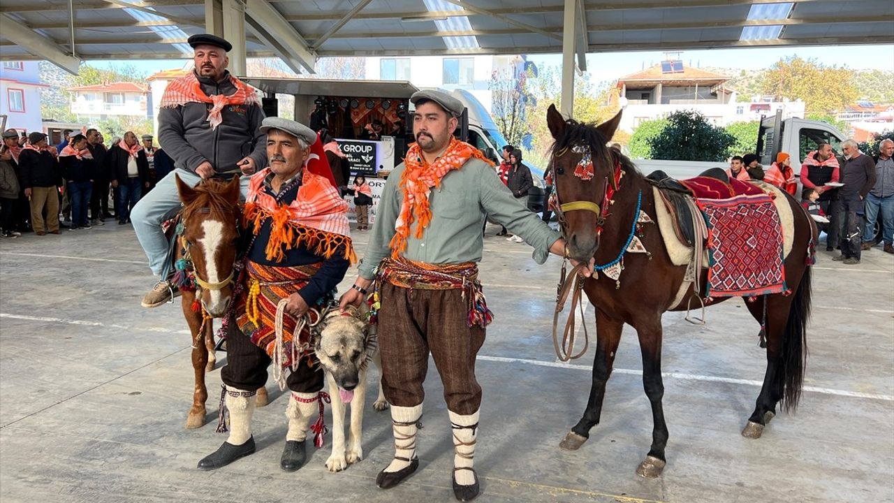 Antalya'nın Kaş İlçesinde Yörük Şenliği Coşkuyla Kutlandı