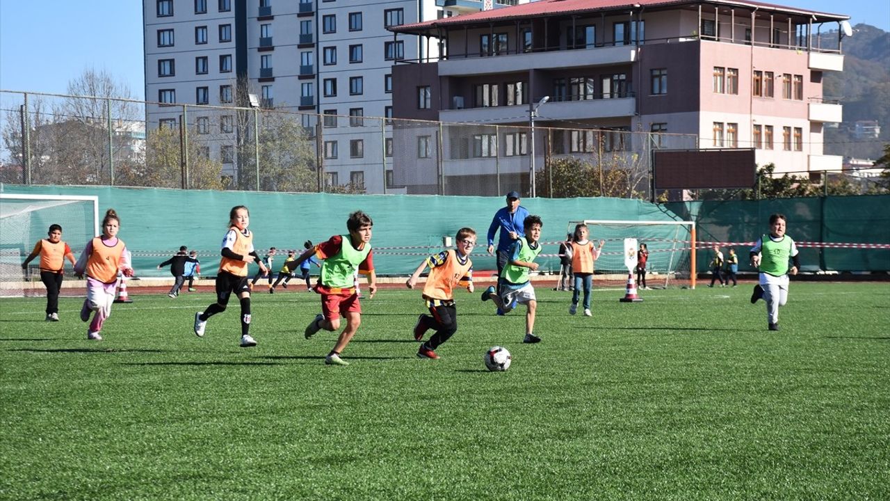 Artvin'de 13. Grassroots Herkes İçin Futbol Şenliği'nin 1. Etabı Düzenlendi