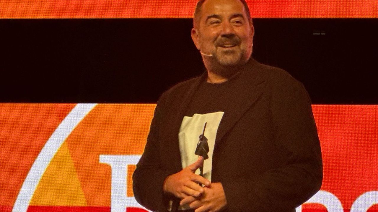 Ata Demirer Brand Week İstanbul'da İhtişamlı Bir Anlatım Sergiledi