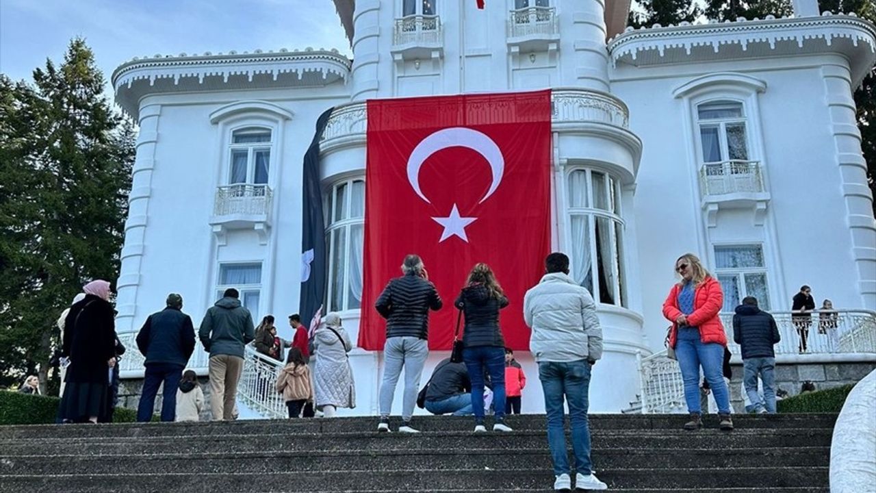 Atatürk Köşkü, 10 Kasım'da Binlerce Ziyaretçiyi Ağırladı