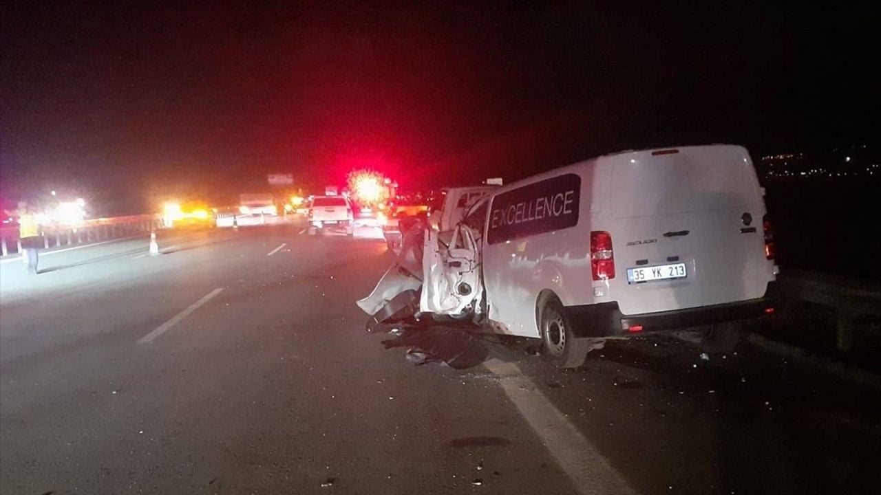 Aydın'da Zincirleme Trafik Kazası: 1 Kişi Hayatını Kaybetti, 4 Yaralı