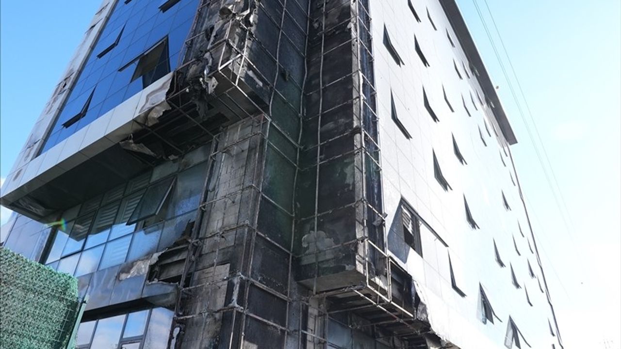 Bahçelievler'deki Özel Okulda Yangın: Ekipler İntervansiyon Sağladı