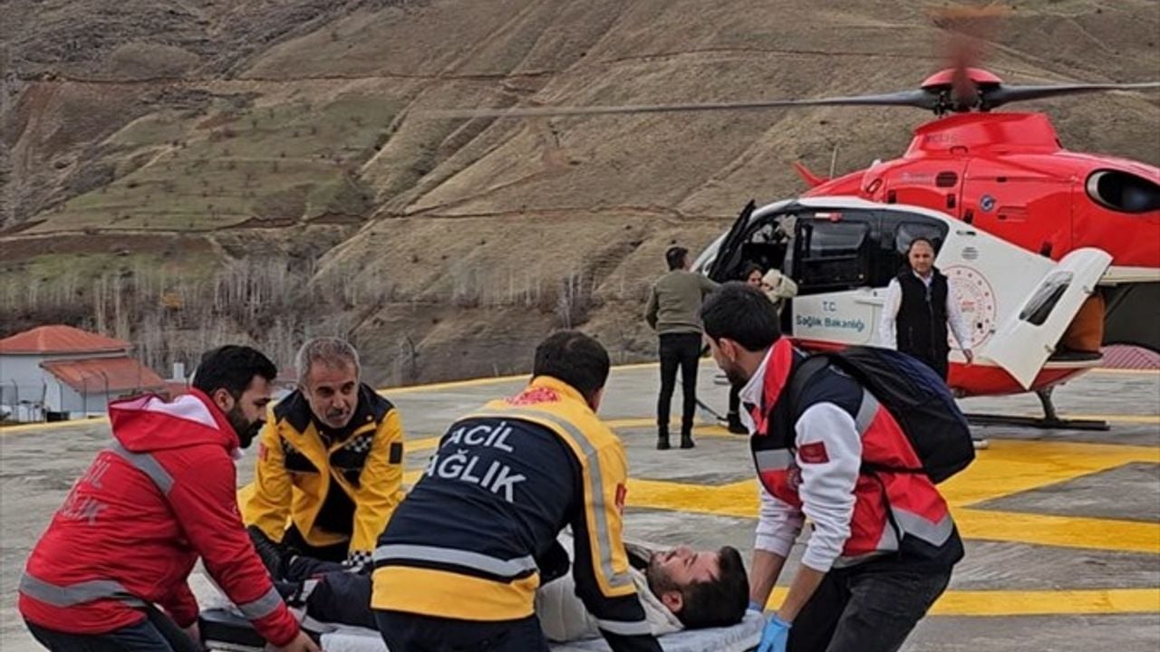 Bahçesaray'da Rahatsızlanan Hasta Ambulans Helikopterle Van'a Nakledildi