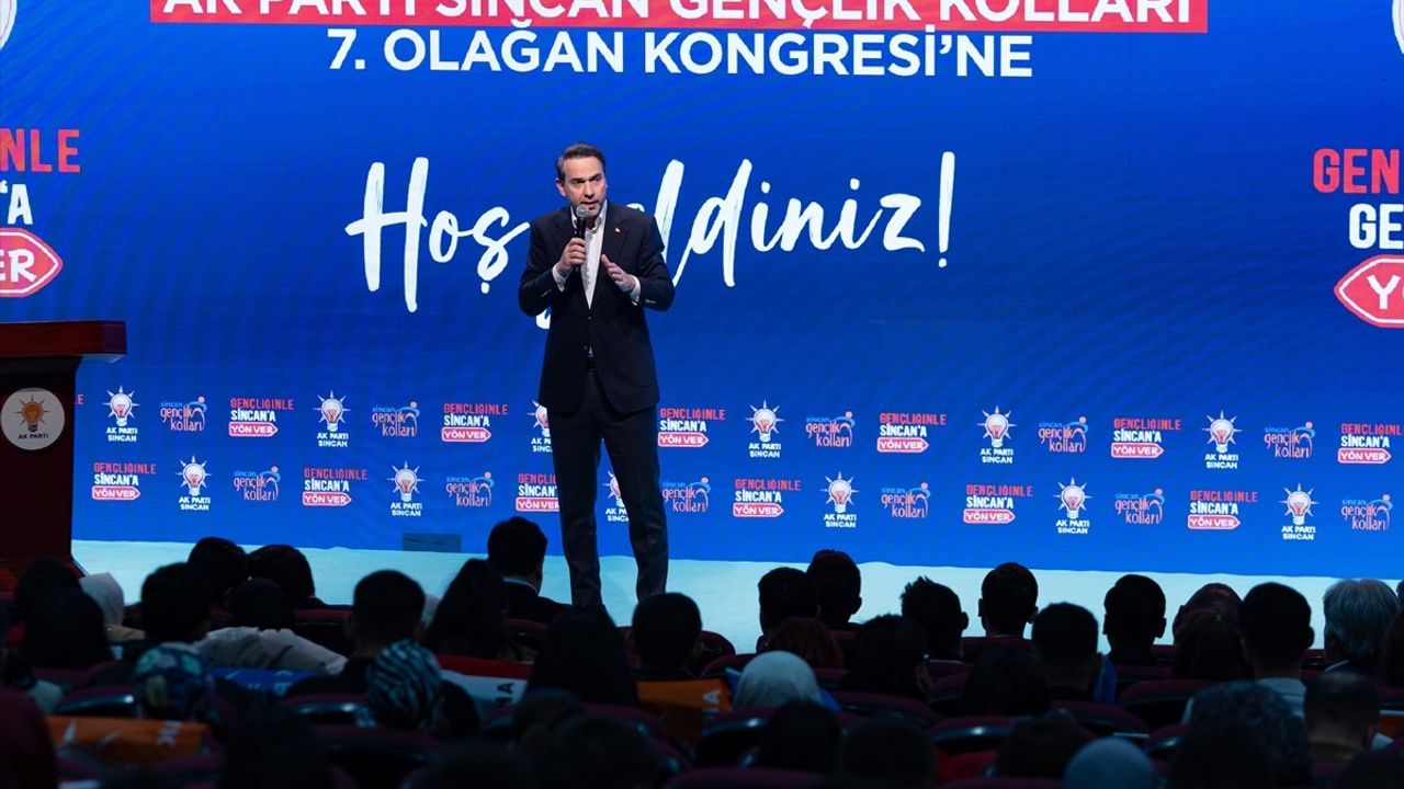 Bakan Bayraktar: Gençler Türkiye Yüzyılı Hedeflerimizin Anahtarı