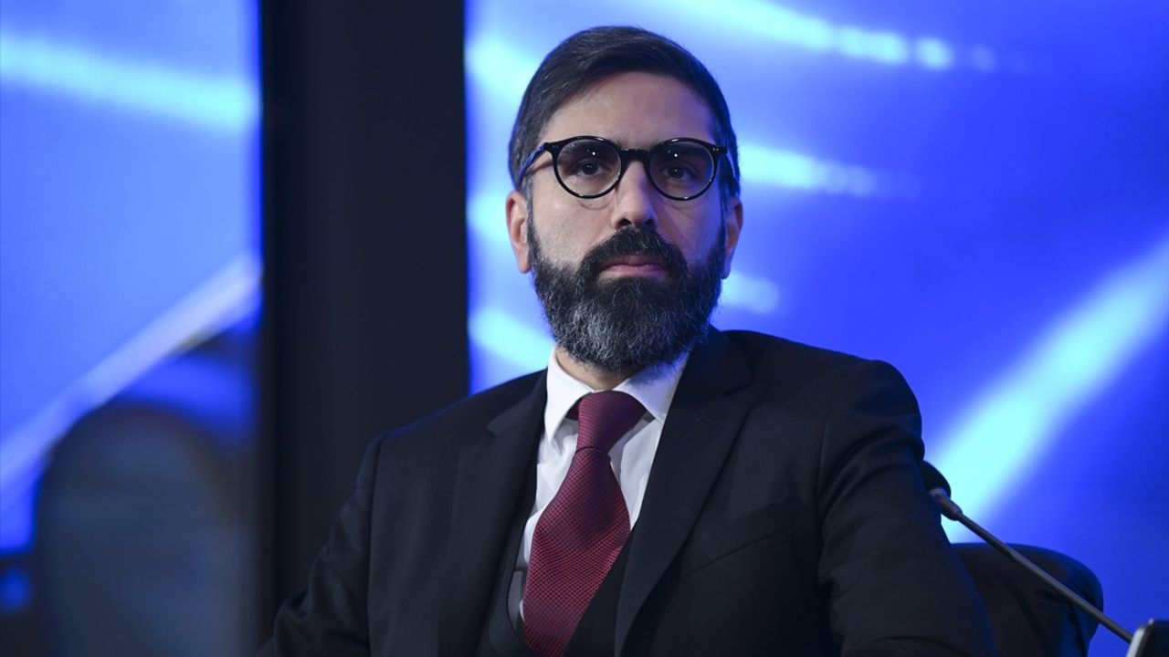 Bakan Bayraktar, İstanbul Energy Forum'da Gürcistan Başbakan Yardımcısı ile Elektrik Enterkonneksiyonunu Ele Aldı