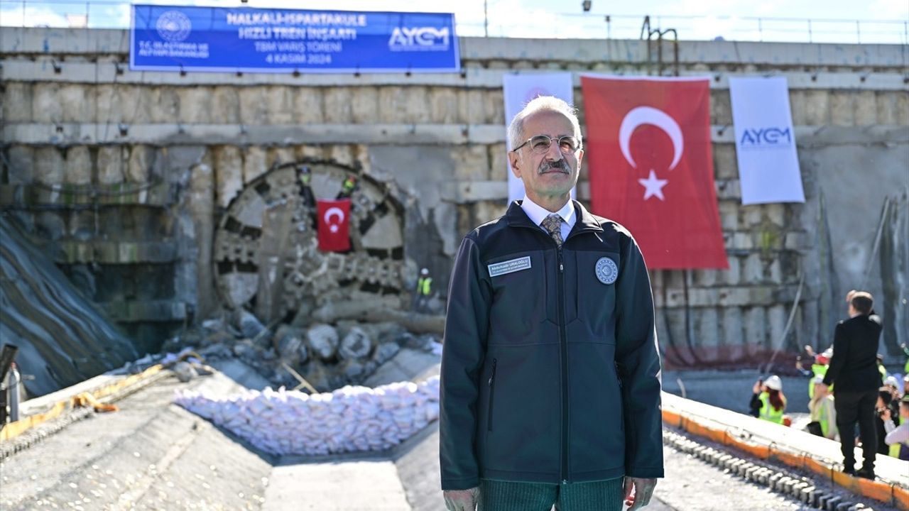 Bakan Uraloğlu'ndan Halkalı-Ispartakule Demiryolu Projesi'ne İvme