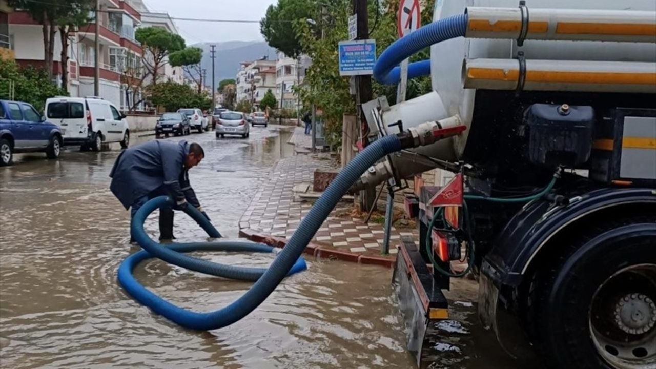 Balıkesir'de Sağanak Nedeniyle 502 İhbarda Müdahale Yapıldı