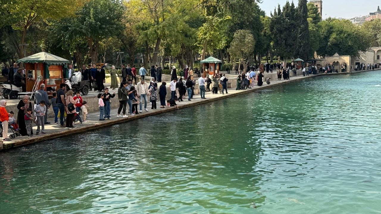 Balıklıgöl'de Hafta Sonu Yoğunluğu