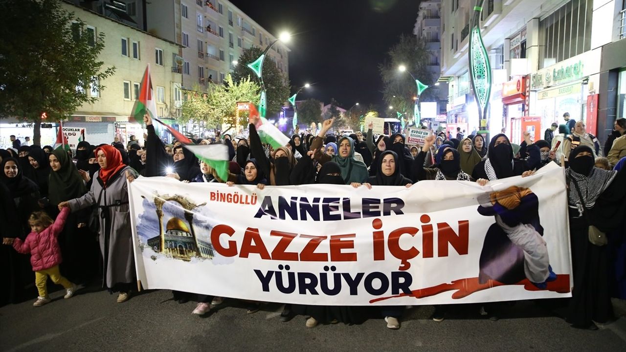 Bingöl'de Gazze İçin Meşaleli Protesto Yürüyüşü
