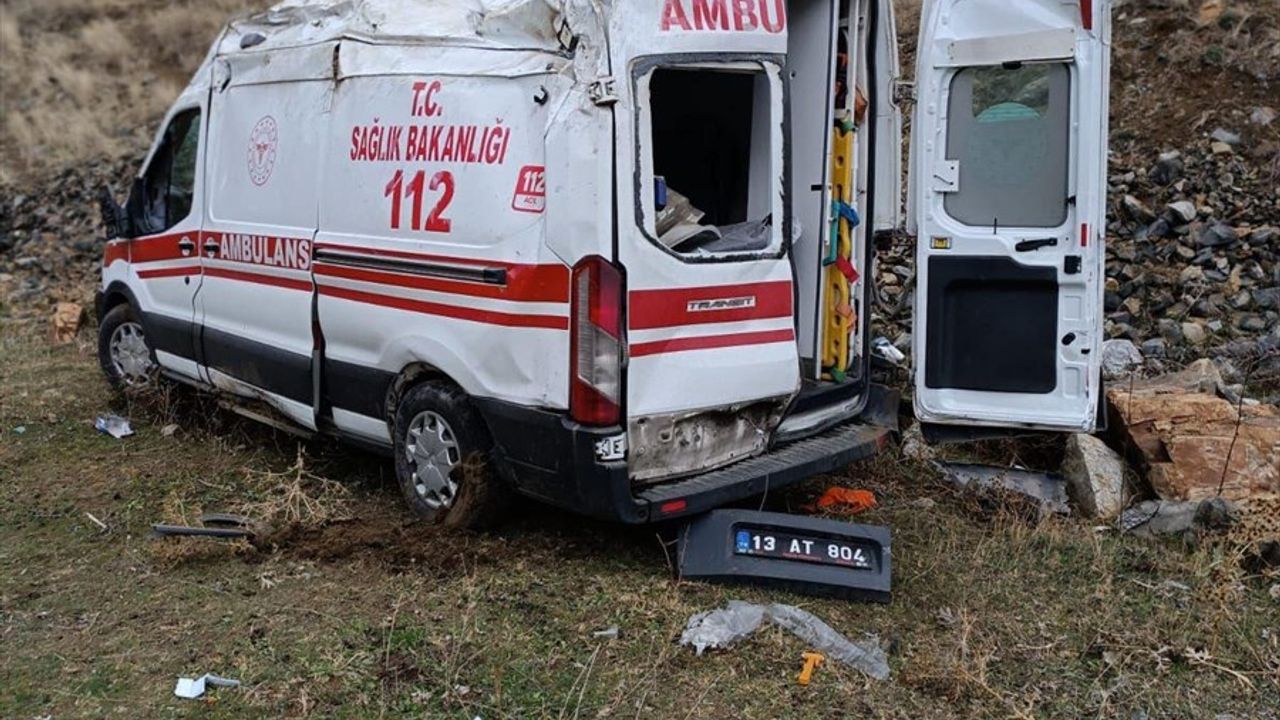 Bitlis Hizan'da Trafik Kazası: 11 Yaralı