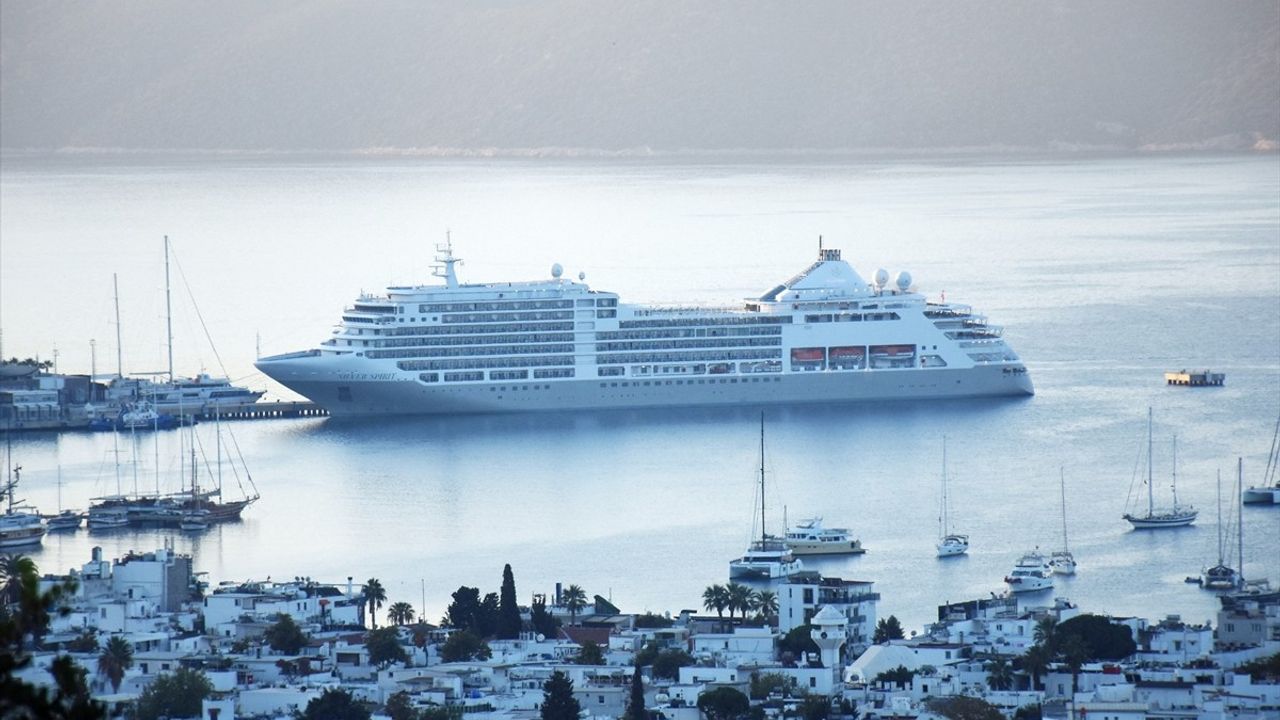 Bodrum'da Kruvaziyerle Gelen Turistler Bisiklet Turlarıyla Doğayla Buluşuyor