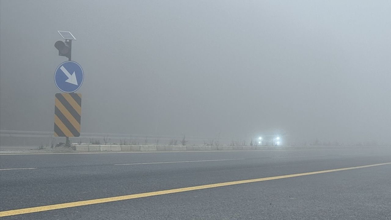 Bolu Dağı'nda Sis Ulaşımı Olumsuz Etkiliyor