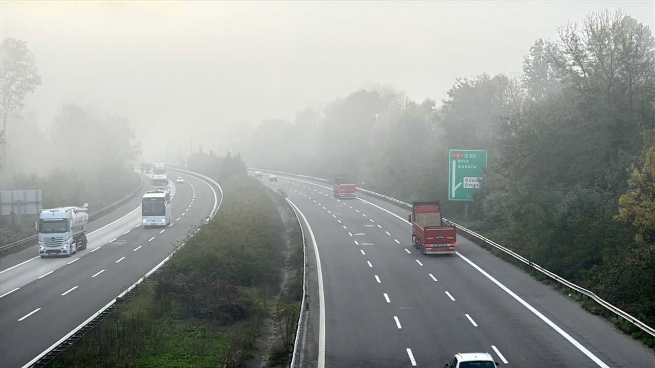 Bolu Dağı'nda Sis Ulaşımı Olumsuz Etkiliyor