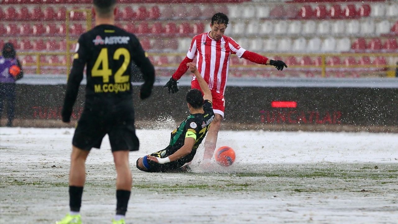 Boluspor, Şanlıurfaspor'u Kar Yağışı Altında 1-0 Yenerek Üç Puan Aldı