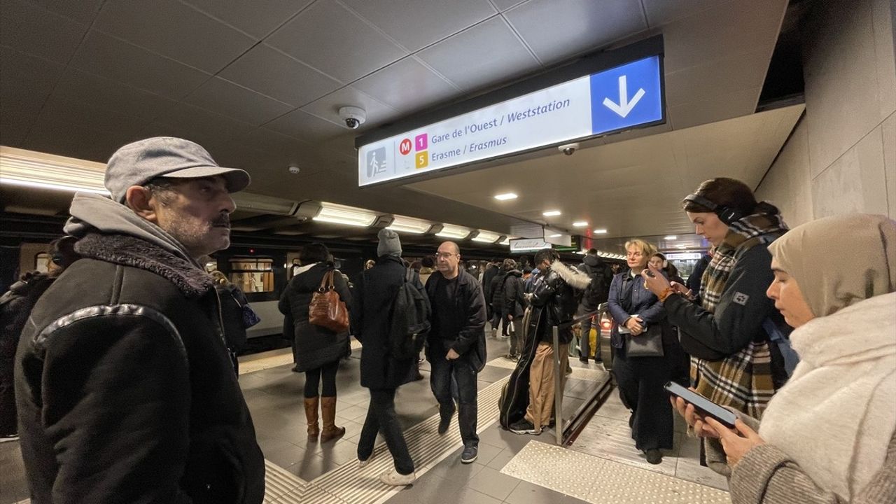 Brüksel'de Metro Tünelinde Ceset Bulundu: Seferler Durdu ve Trafik Aksadı