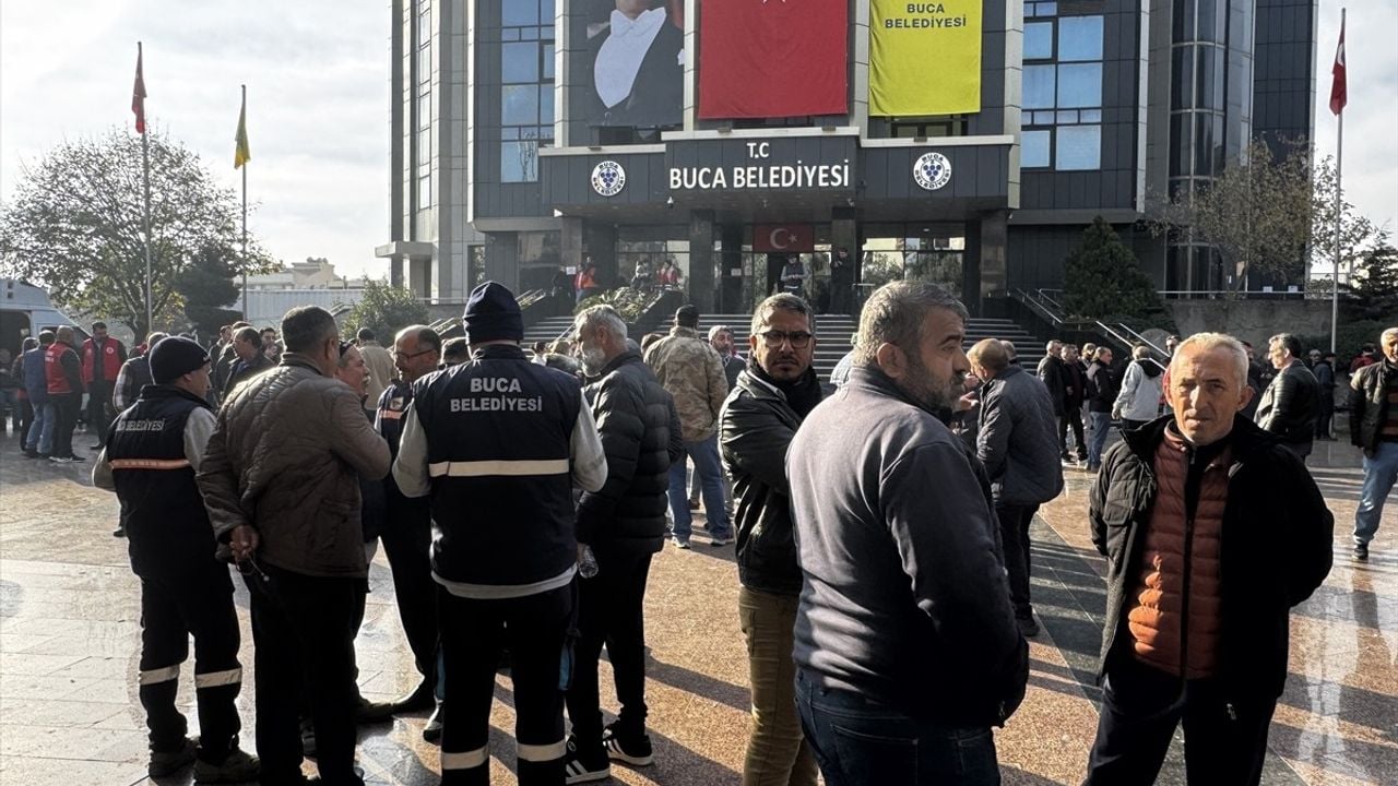 Buca Belediyesi'nde İşçiler Greve Gitti