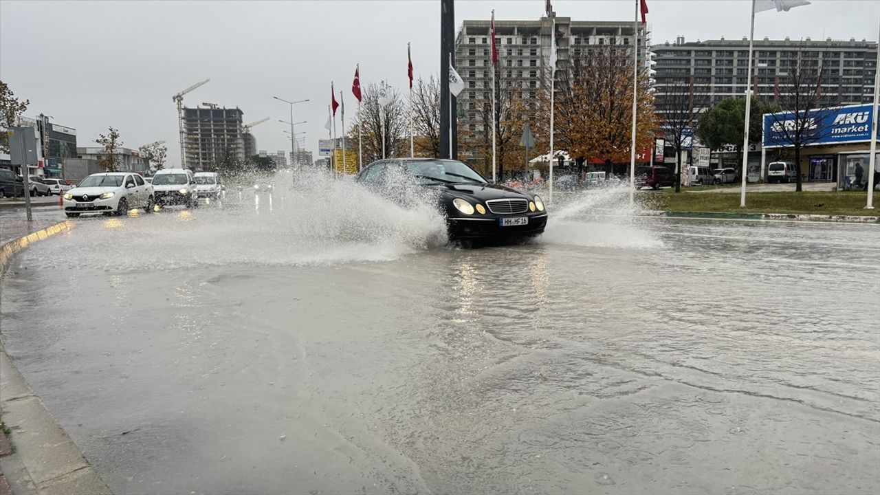 Bursa'da Lodos Sonrası Şiddetli Yağış Hayatı Olumsuz Etkiledi