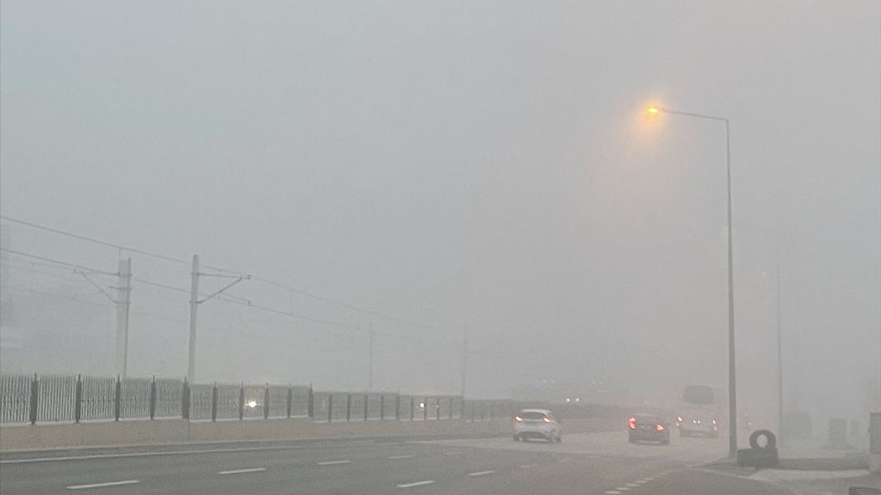 Bursa'da Yoğun Sis Etkisi: Görüş Mesafesi 20 Metreye Düştü